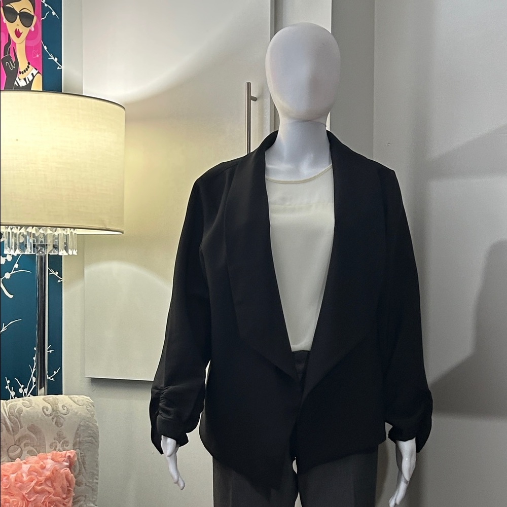 Chic Black Women's Blazer - Picture 5 of 16